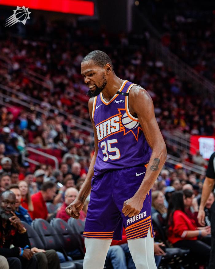 开云体育APP注册登录-杜兰特连续七场比赛得分超过锐不可当，切尔西不断突破！赢得满堂喝彩(杜兰特最新消息)