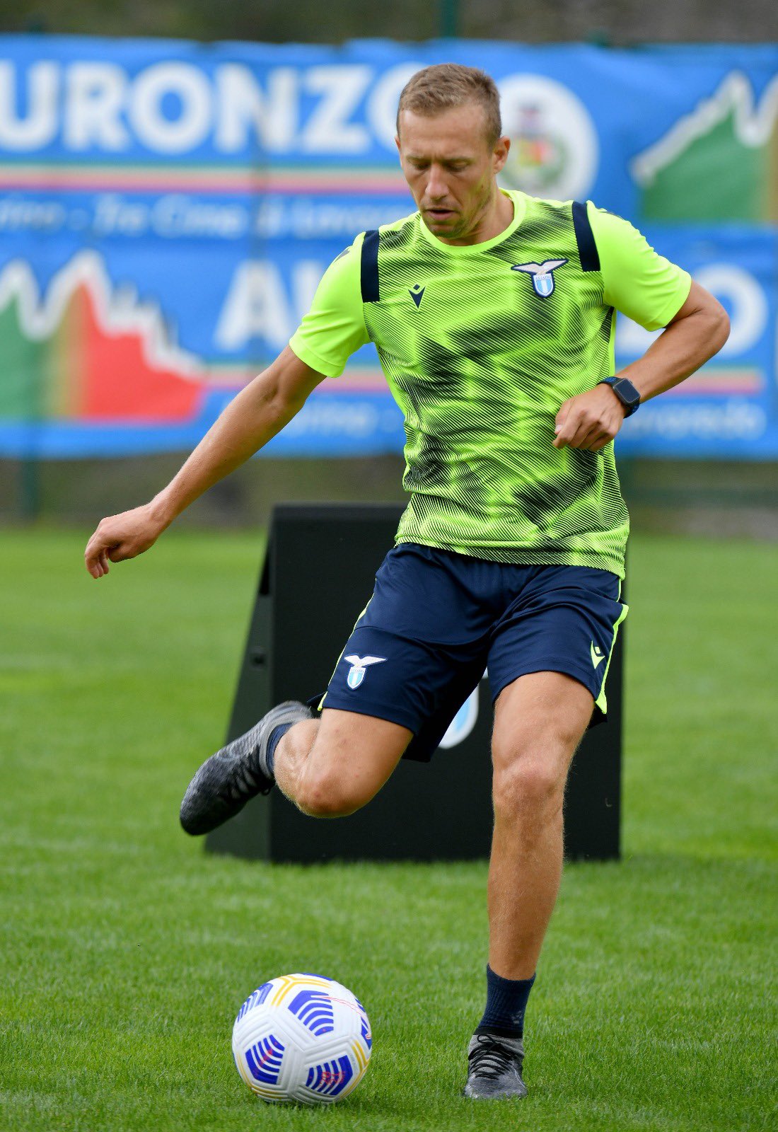 开云体育APP注册登录-训练课后拉齐奥备战全明星赛，防线松动细节流出，赛场秩序良好，赛程密集仍需轮换的简单介绍