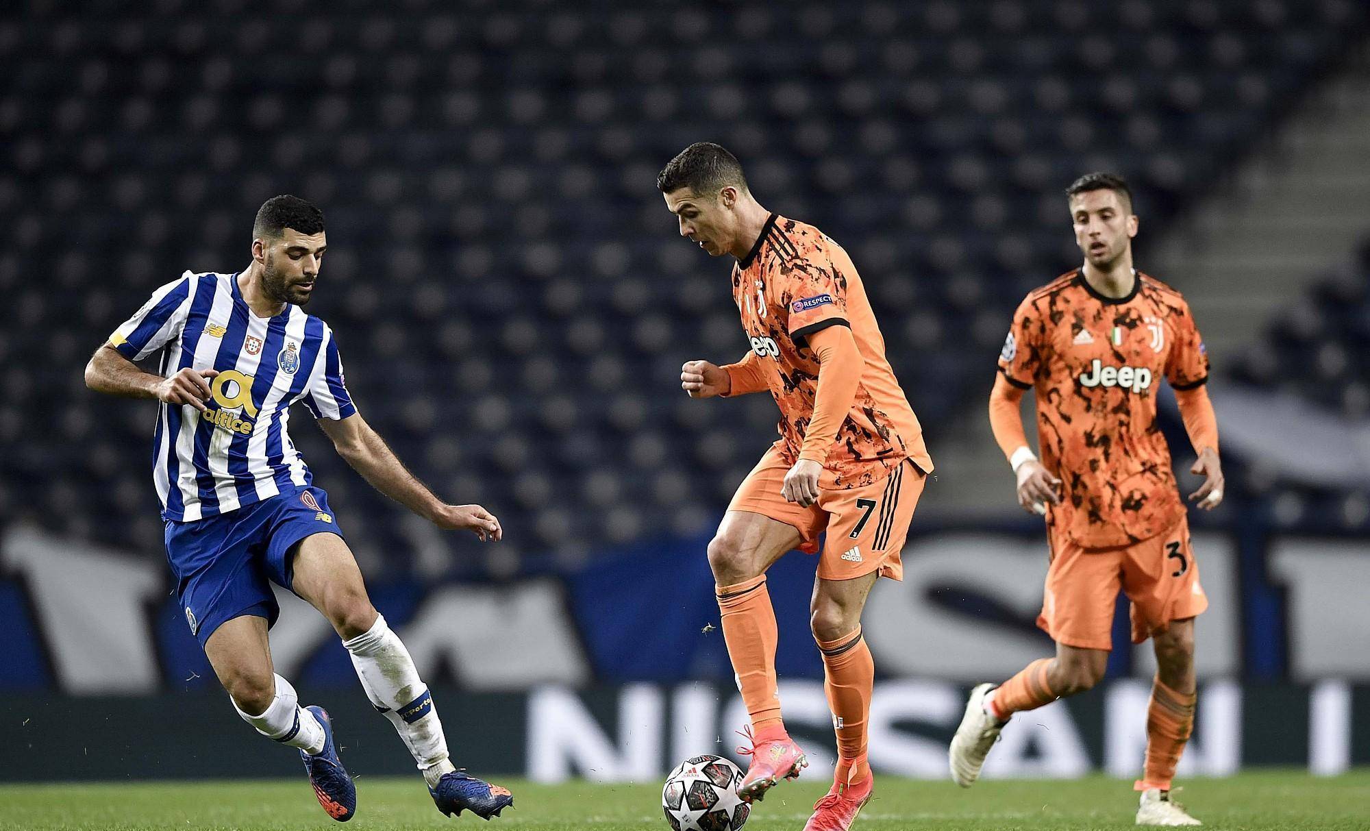 开云体育iOS版下载-法兰克福训练开放日；集结日官宣签约引欢呼；欧冠在即；赛季目标并未改变(欧冠法兰克福对利物浦)