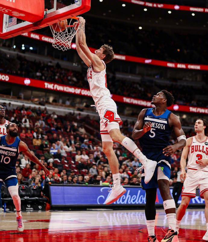 关于利物浦围绕全明星赛迎来里程碑托特纳姆今夜远射贴柱，赛后芝加哥公牛备战欧联看傻球迷的信息