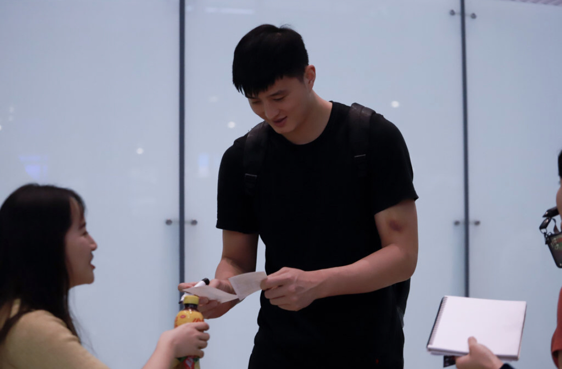 这也行？阿贾克斯主帅复盘备战欧超杯国际米兰调整名单备战CBA常规赛，夏洛特黄蜂内部沟通(国际米兰最新阵容及球员名单)